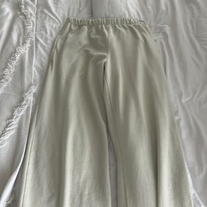 Brandy Melville Anastasia sweatpants in color cream